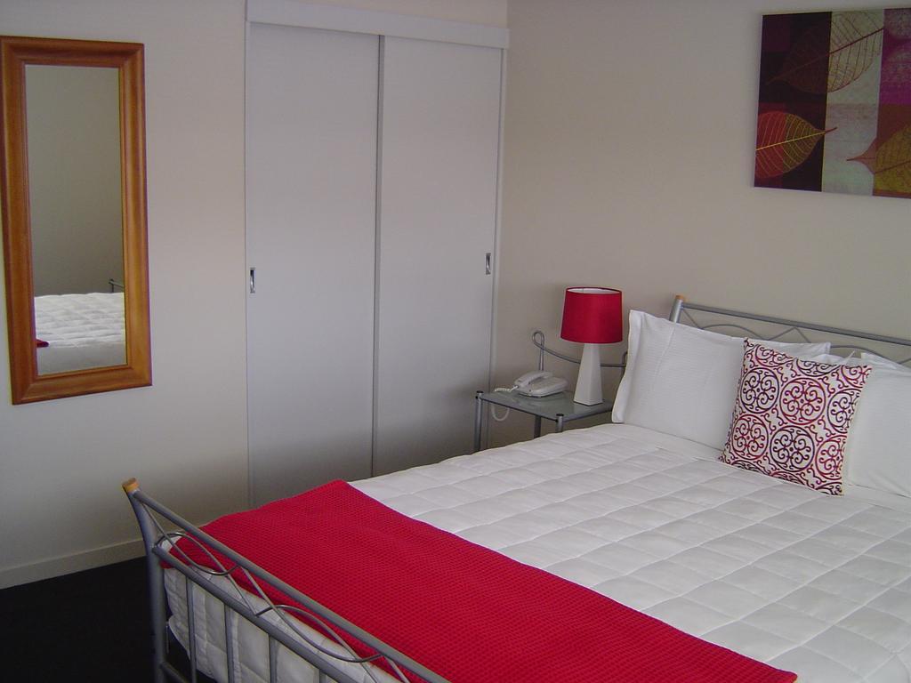 Kudos Business Suites & Airport Motel Окленд Экстерьер фото