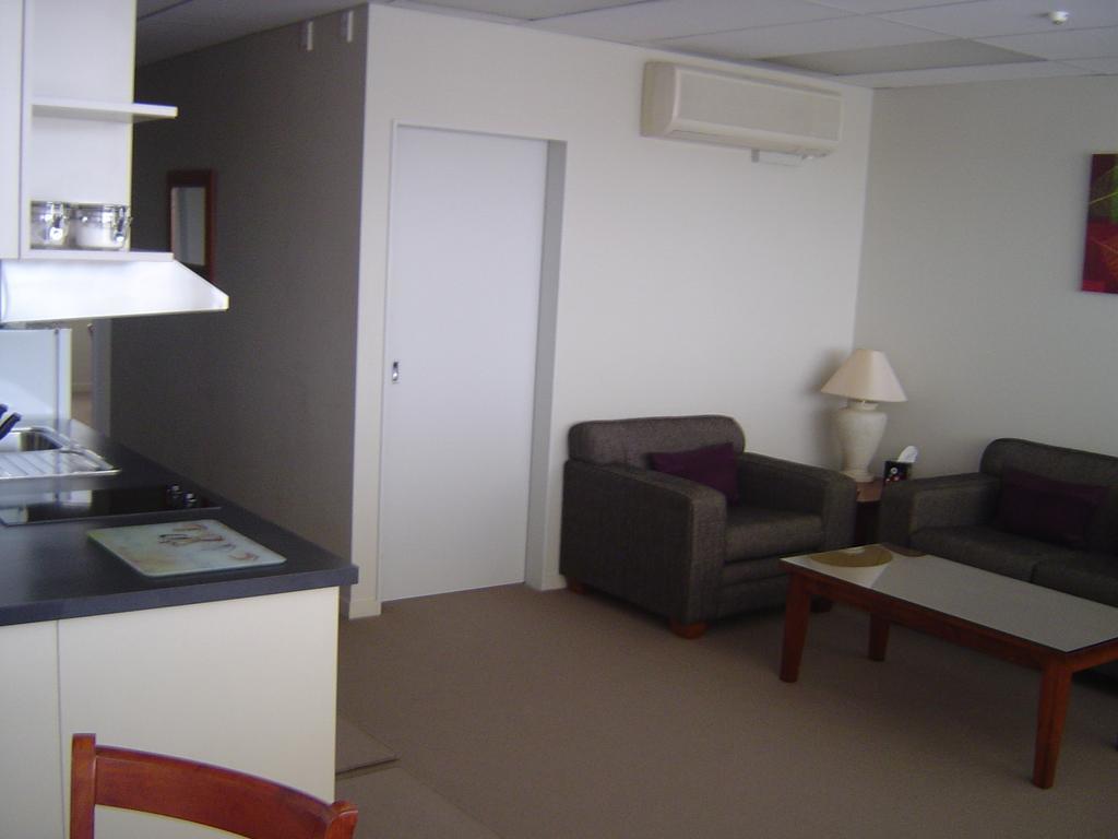 Kudos Business Suites & Airport Motel Окленд Экстерьер фото