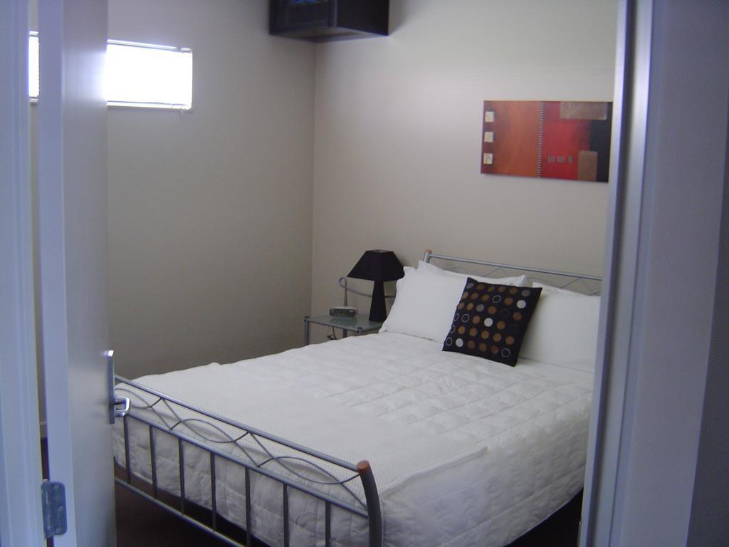 Kudos Business Suites & Airport Motel Окленд Экстерьер фото