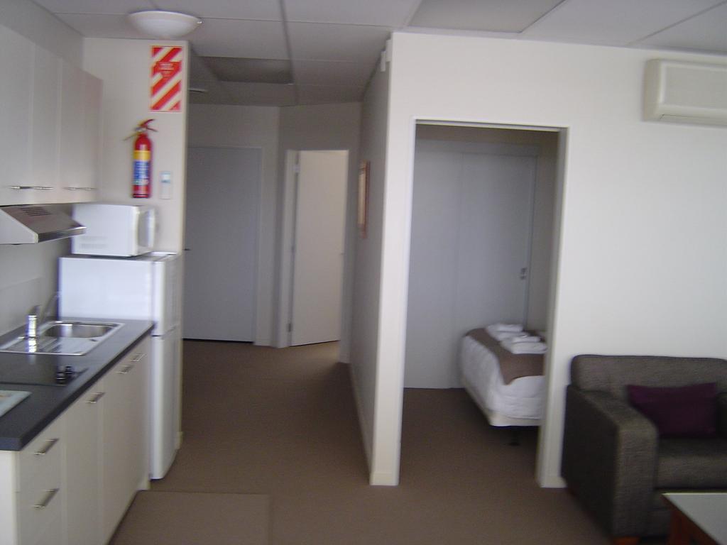 Kudos Business Suites & Airport Motel Окленд Экстерьер фото